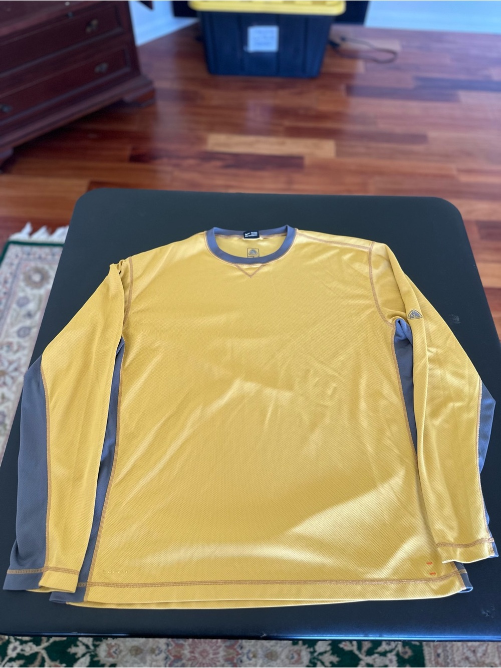 Nike ACG Men's Yellow Long Sleeve Performance Shirt Size XL
